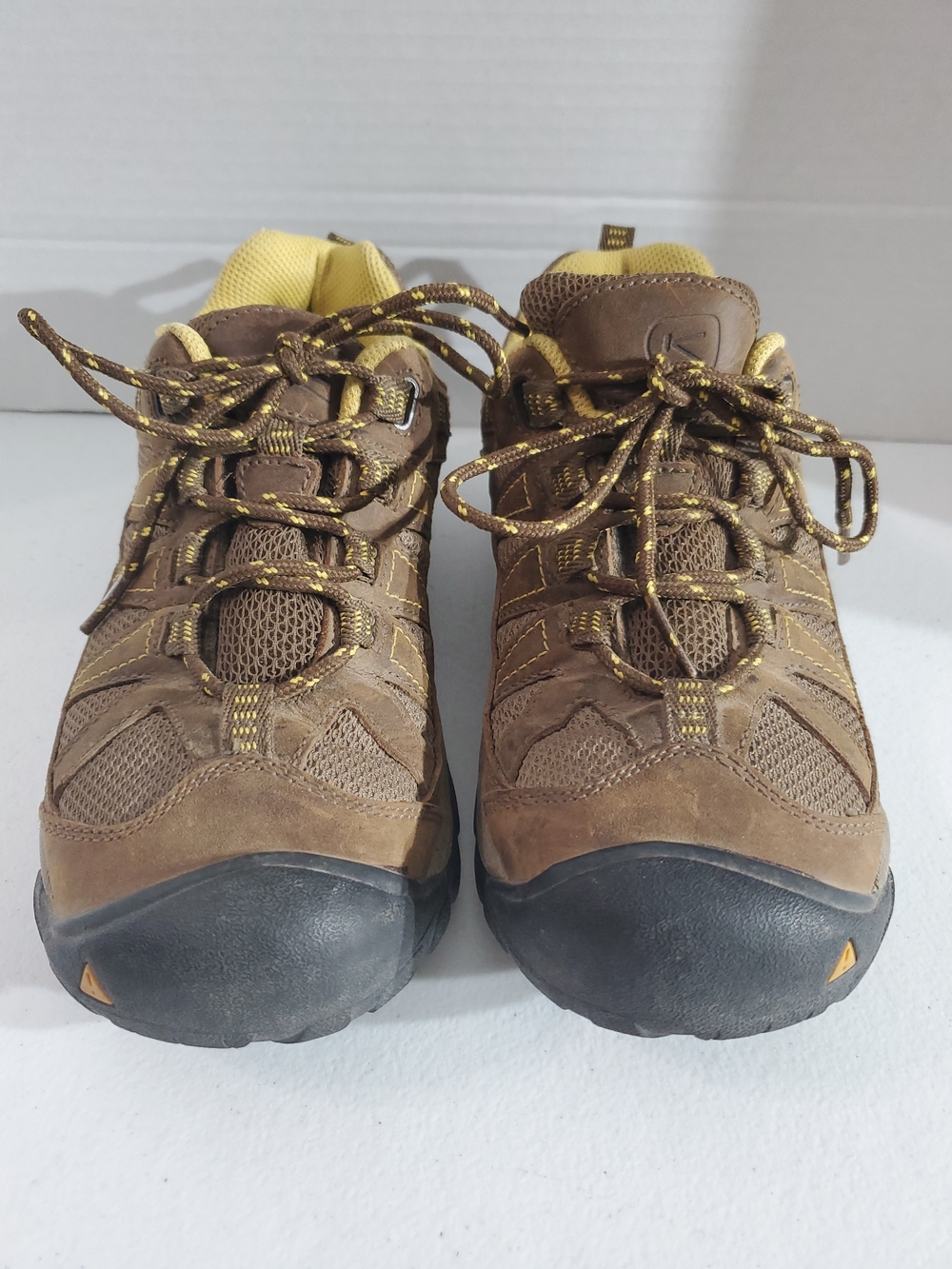 KEEN Womens 6.5 Brown Outdoor Trail Shoes with Yellow Accents